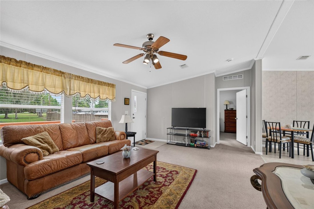 Dunnellon, Florida, United States 4 - 18930883