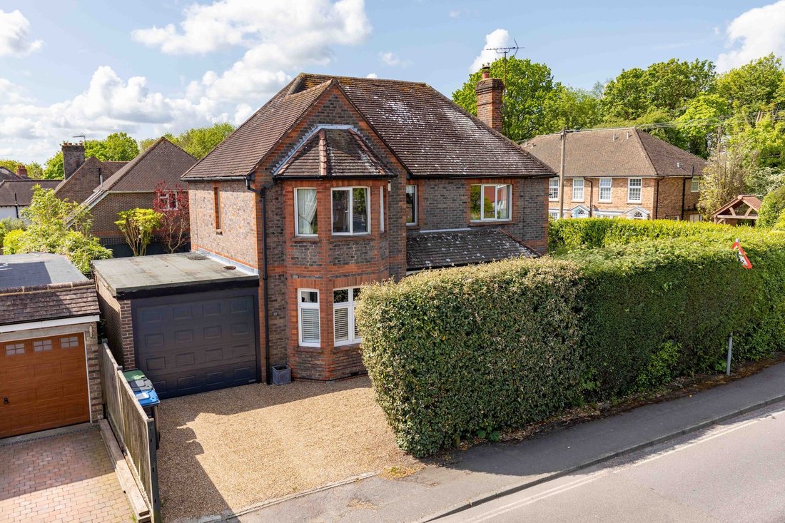 House in East Grinstead, England 1 - 18931639