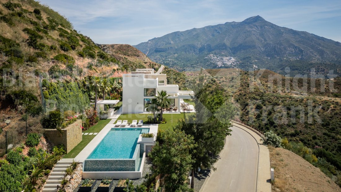 Villa in La Quinta, Benahavis, Andalusia 2 - 18930357