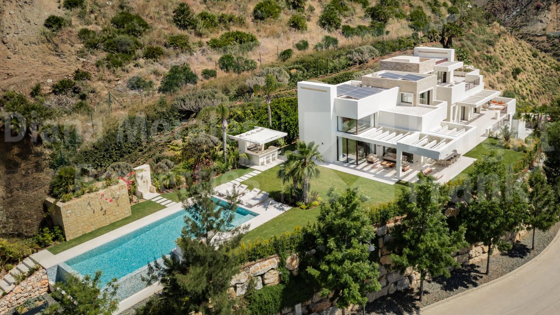 Villa in La Quinta, Benahavis, Andalusia 1 - 18930357