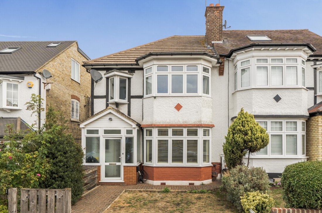 House in Barnet, England 1 - 18930771