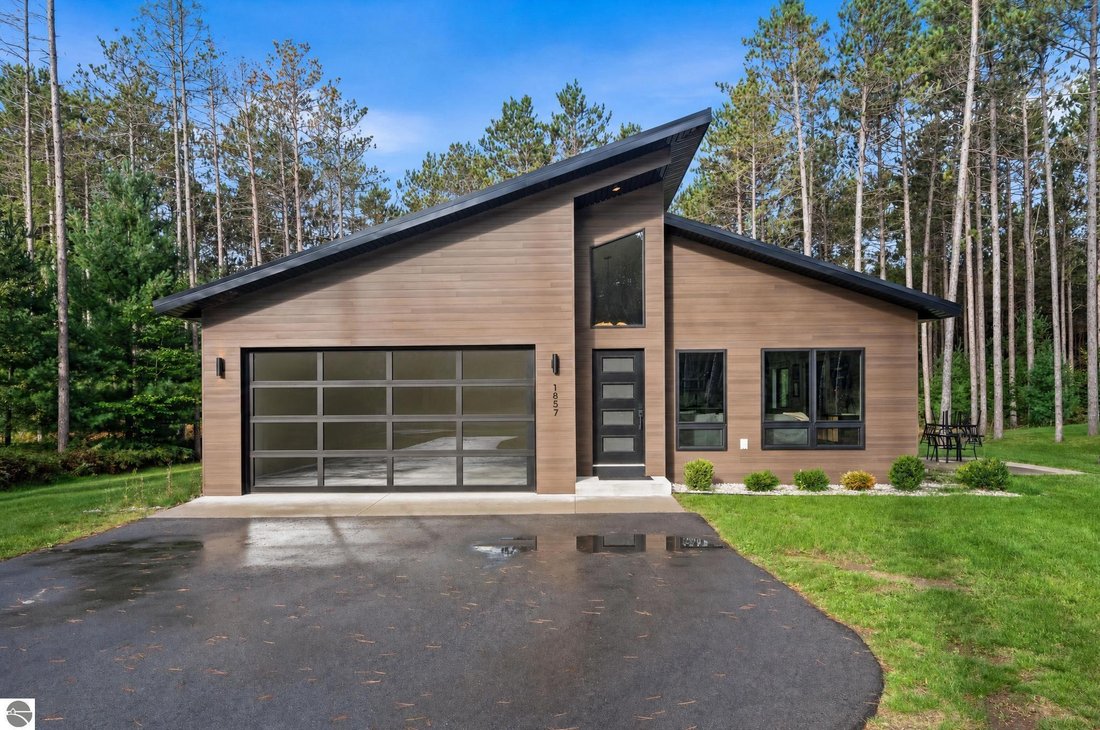 House in Traverse City, Michigan, United States 2 - 18930572