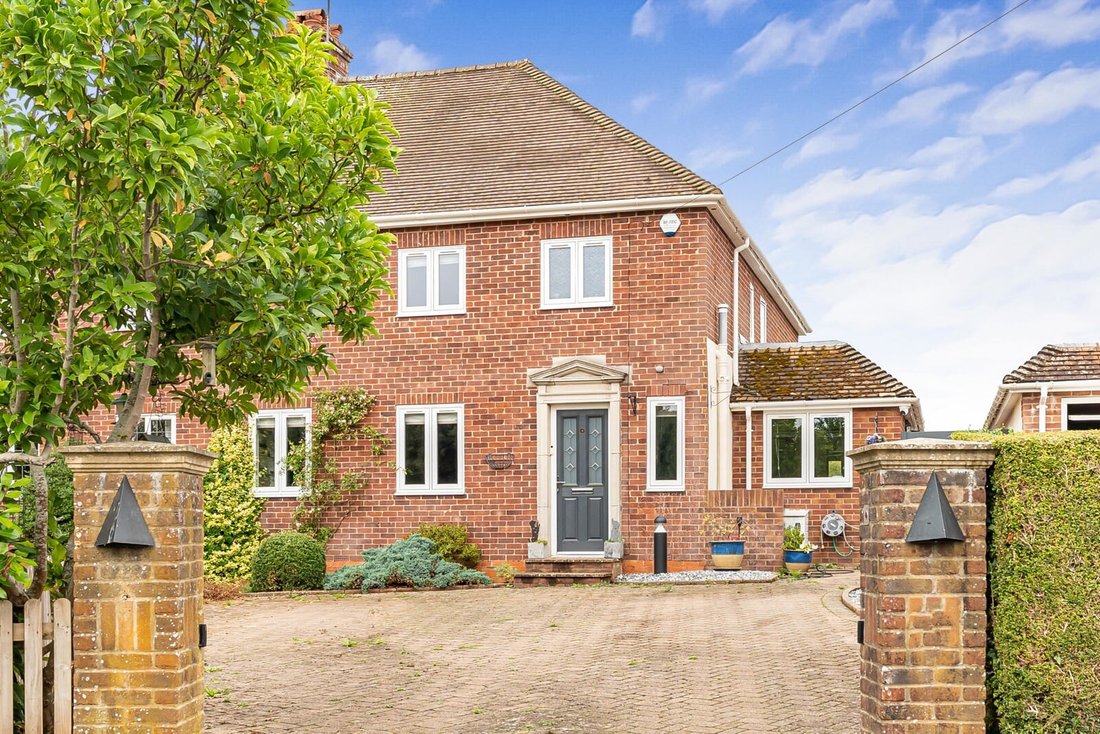 House in Alton, England 1 - 18930992