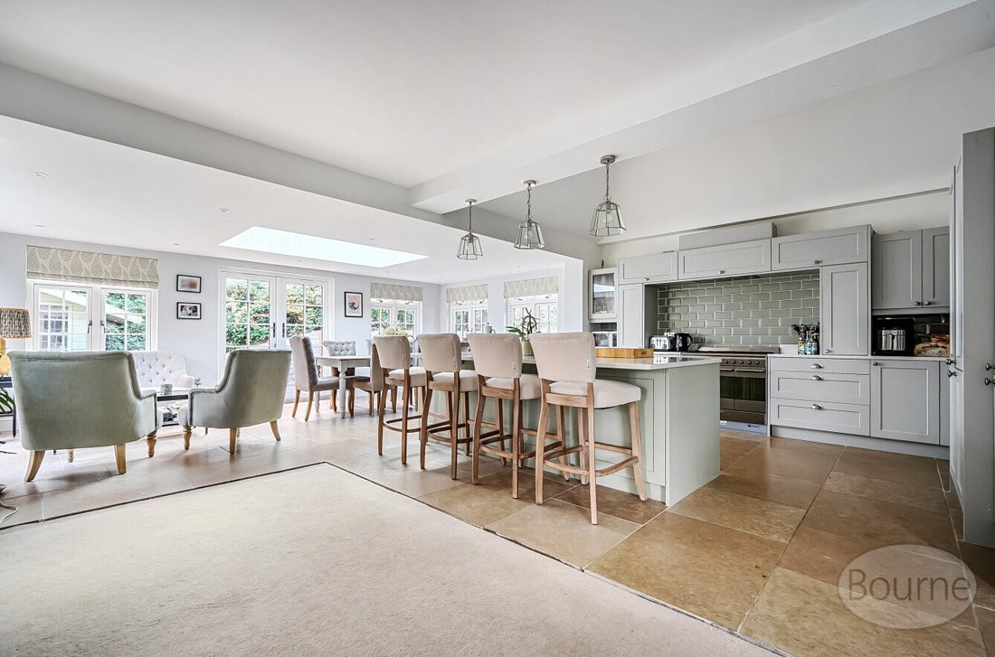 Bungalow in Lower Bourne, England 5 - 18930763