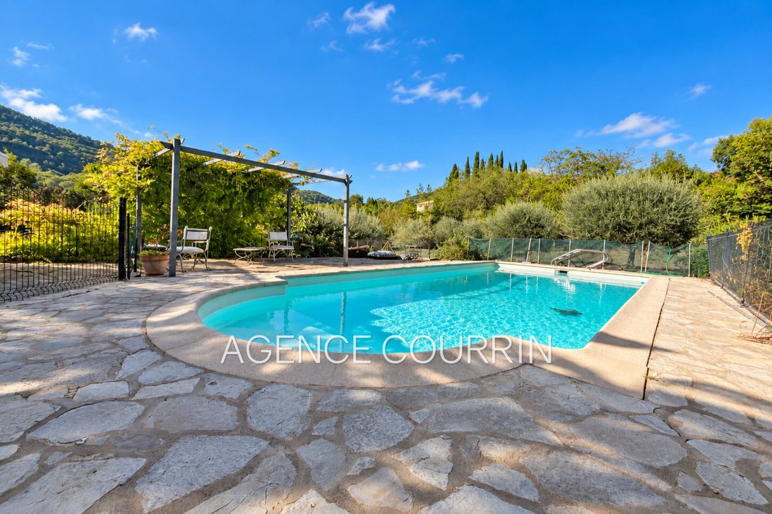 Villa in Le Bar-sur-Loup, Provence-Alpes-Côte d'Azur, France 2 - 18931474