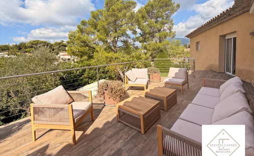 Villa in Sud, Roquefort-les-Pins, France 1