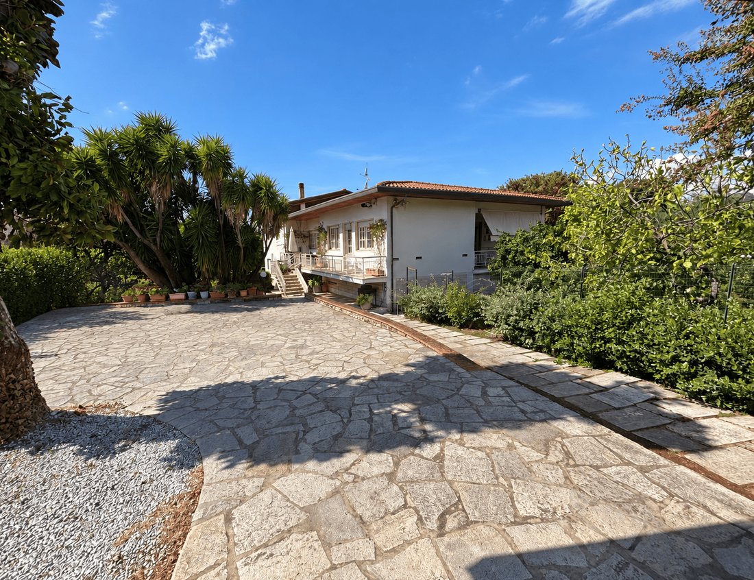 House in Centro, Massa, Italy 2 - 18930953