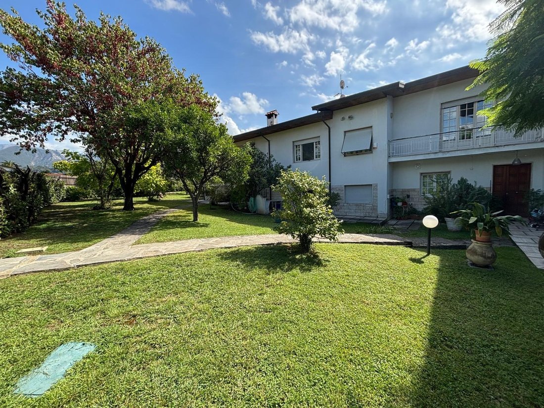 House in Centro, Massa, Italy 5 - 18930953