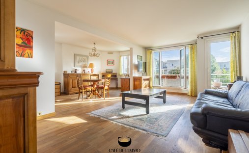 Apartment in Espaces Jeunes, Issy-les-Moulineaux, France 1