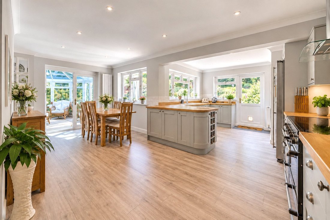 Bungalow in Medstead, England 3 - 18930816