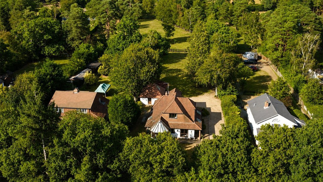 House in Lower Bourne, England 1 - 18930855