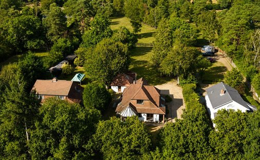 Casa a Lower Bourne, Inghilterra 1
