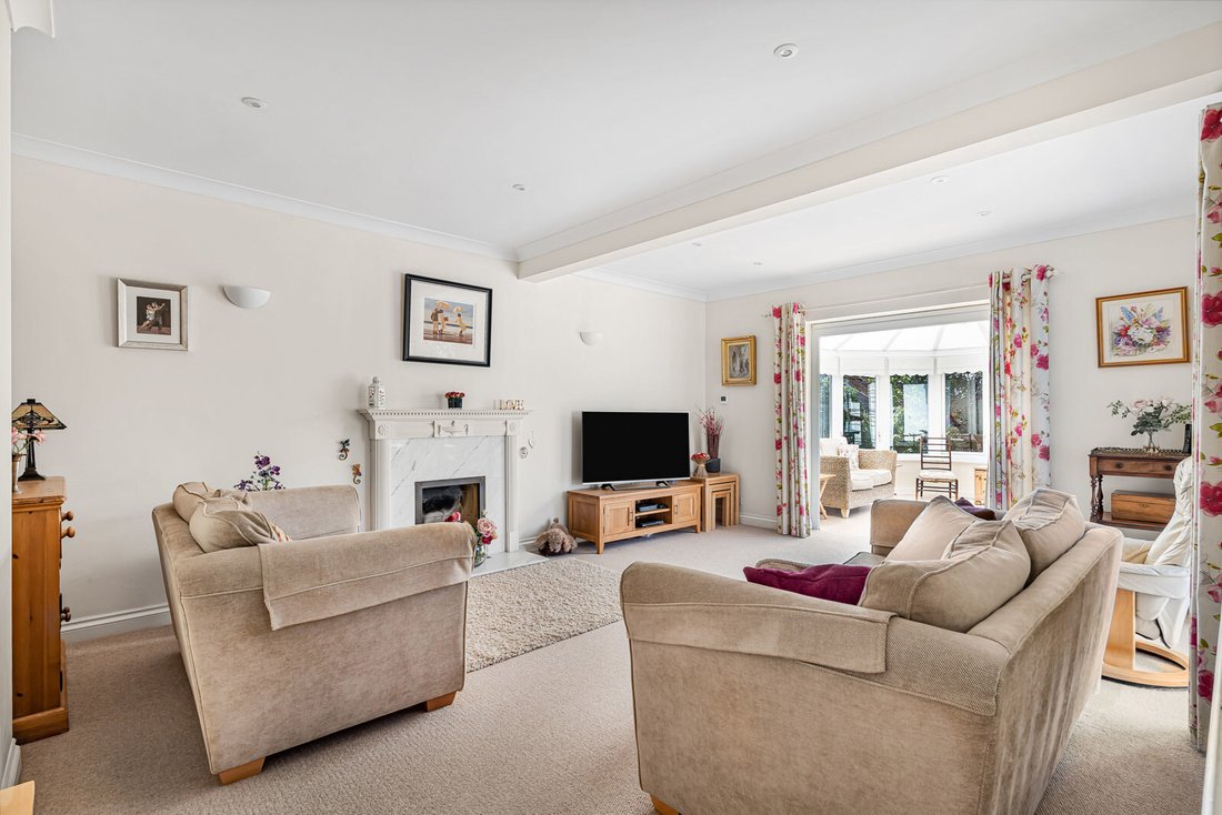 Bungalow in Alton, England 4 - 18930782