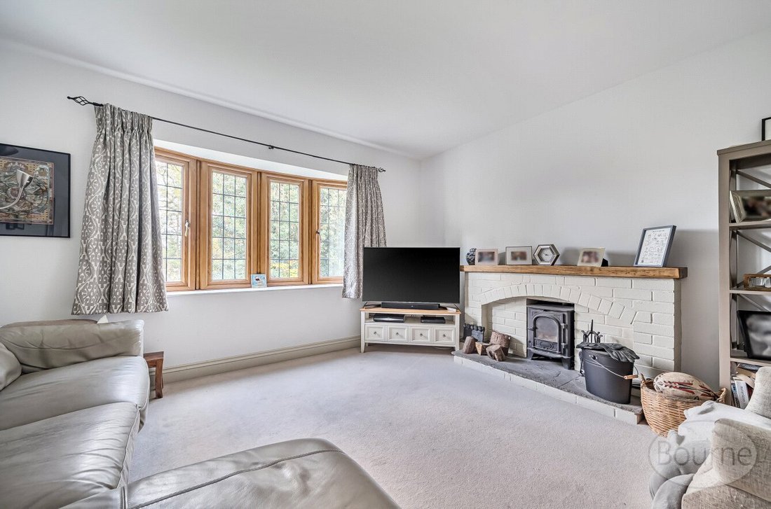 Bungalow in Lower Bourne, England 2 - 18930763