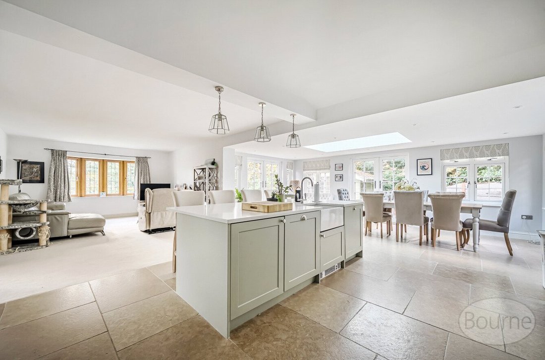 Bungalow in Lower Bourne, England 3 - 18930763