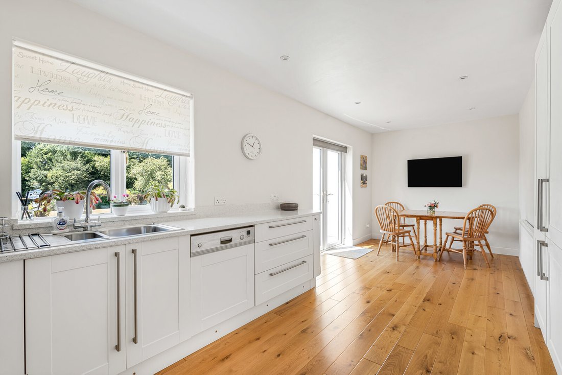 Bungalow in Alton, England 3 - 18930782