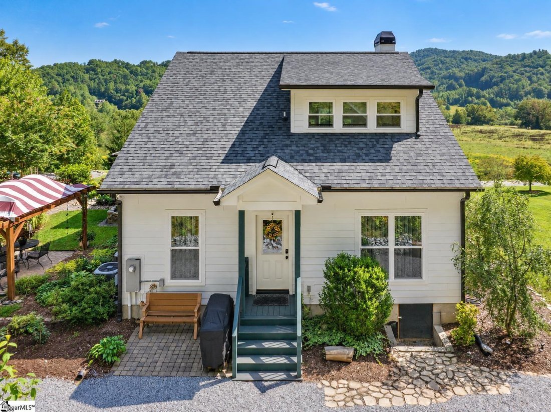 House in Laurel Park, North Carolina, United States 2 - 18930388