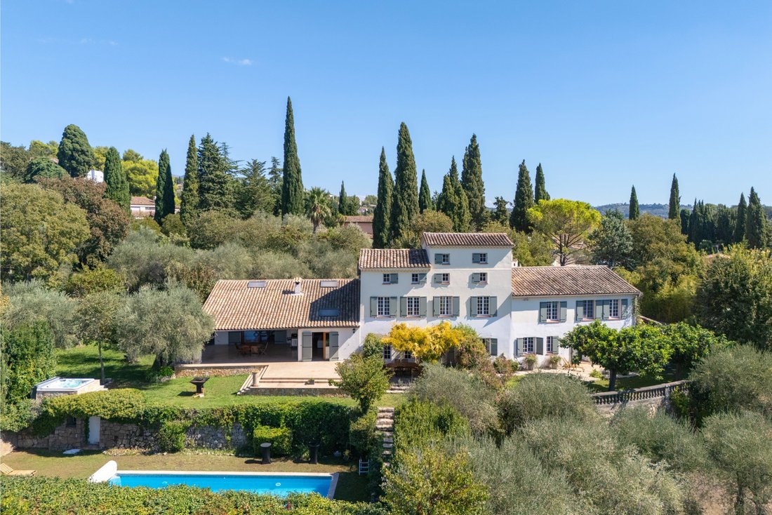 Villa in Grasse, Provence-Alpes-Côte d'Azur, France 2 - 18931502