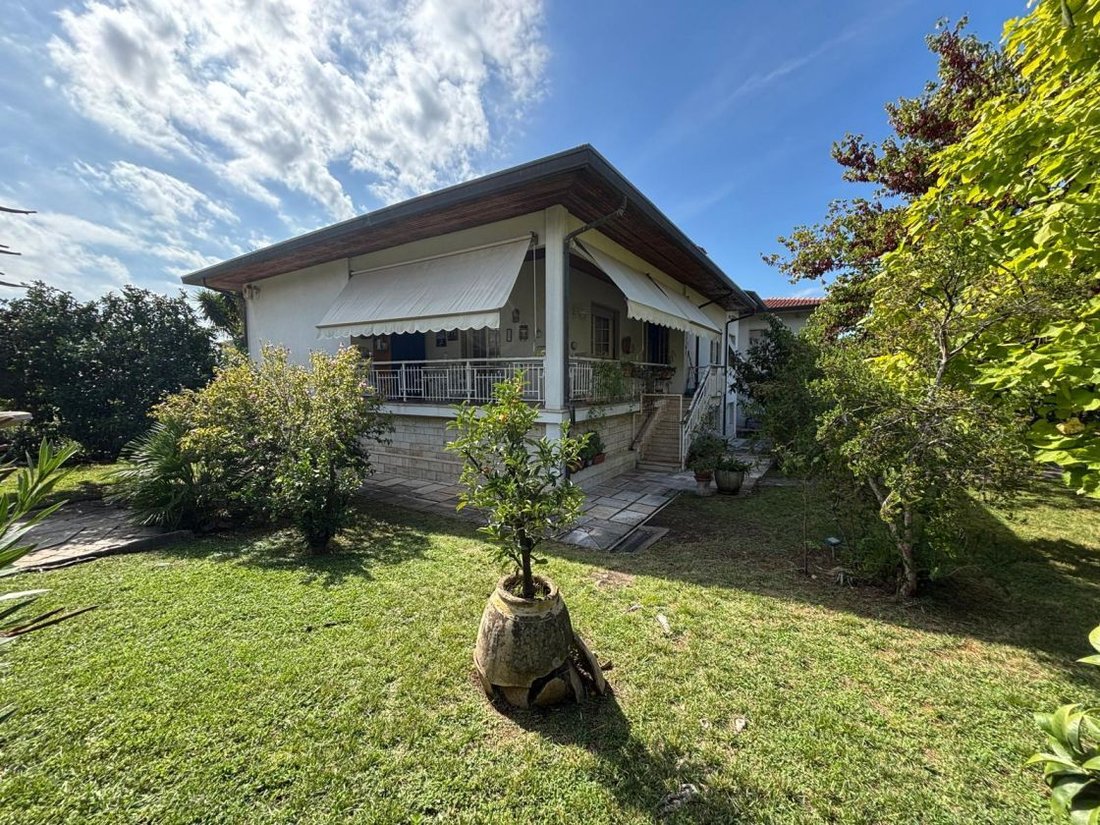 House in Centro, Massa, Italy 1 - 18930953