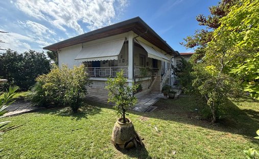 House in Centro, Massa, Italy 1