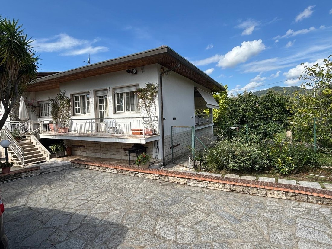 House in Centro, Massa, Italy 3 - 18930953