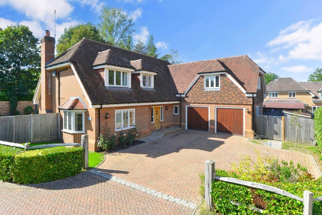 House in Loxwood, England 1 - 18930774