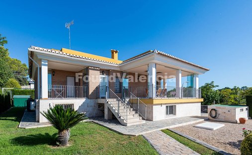 Villa in Godelleta, Valencian Community, Spain 1
