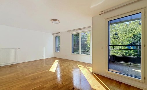 Apartment in Hôtel de Ville, Saint-Cyr-l'Ecole, France 1