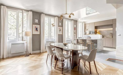 Townhouse in Perouses, Paris, Ile-de-France 1