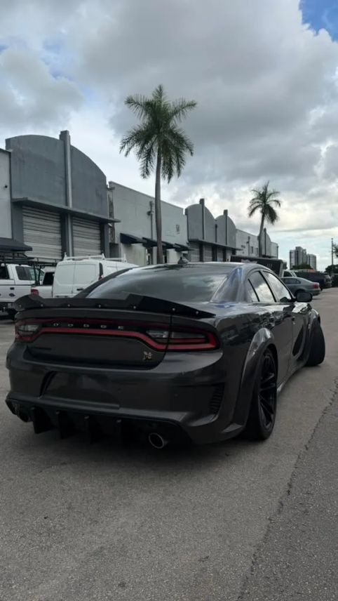 Sedan in Miami, FL, United States 4 - 18932342