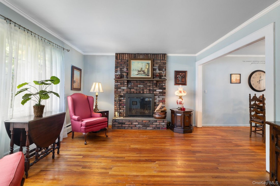 House in West Babylon, New York, United States 3 - 18935606