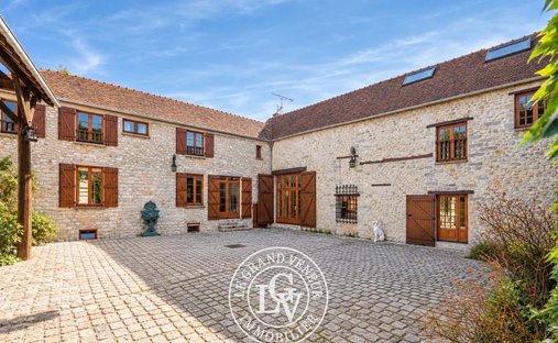 House in Centre Ville Nord Ouest, Fontainebleau, France 1