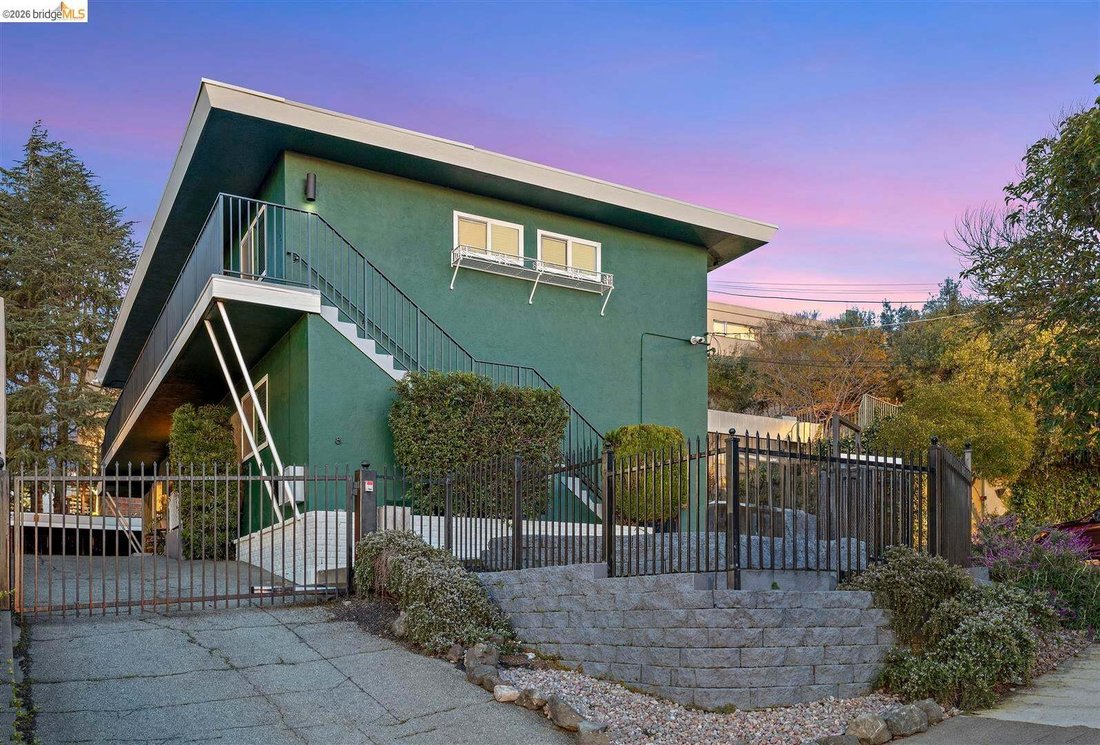Oakland, California, United States 1 - 18933882