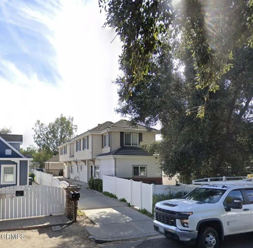 Thousand Oaks, California, United States 2 - 18934680