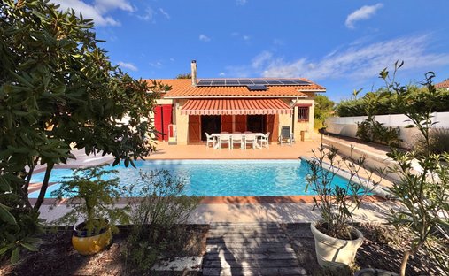 Villa in Sud Est, Andernos-les-Bains, France 1