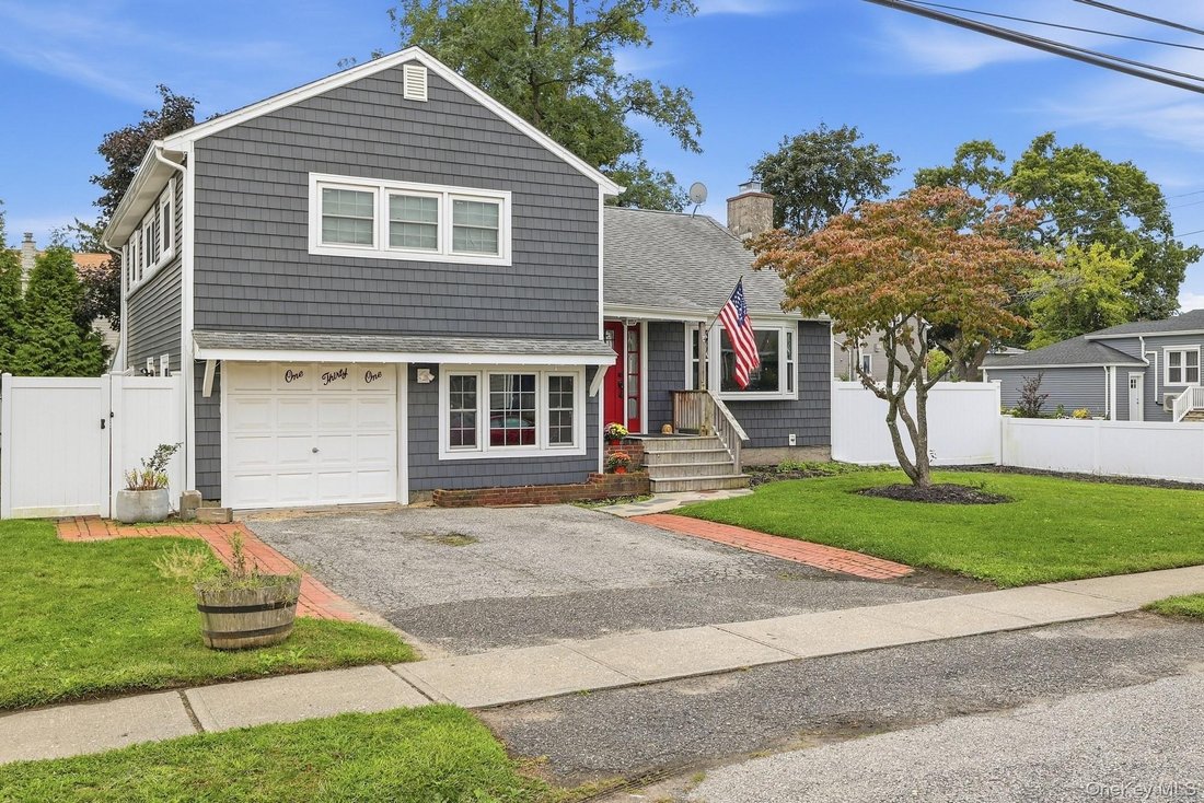 House in Lindenhurst, New York, United States 3 - 18935591