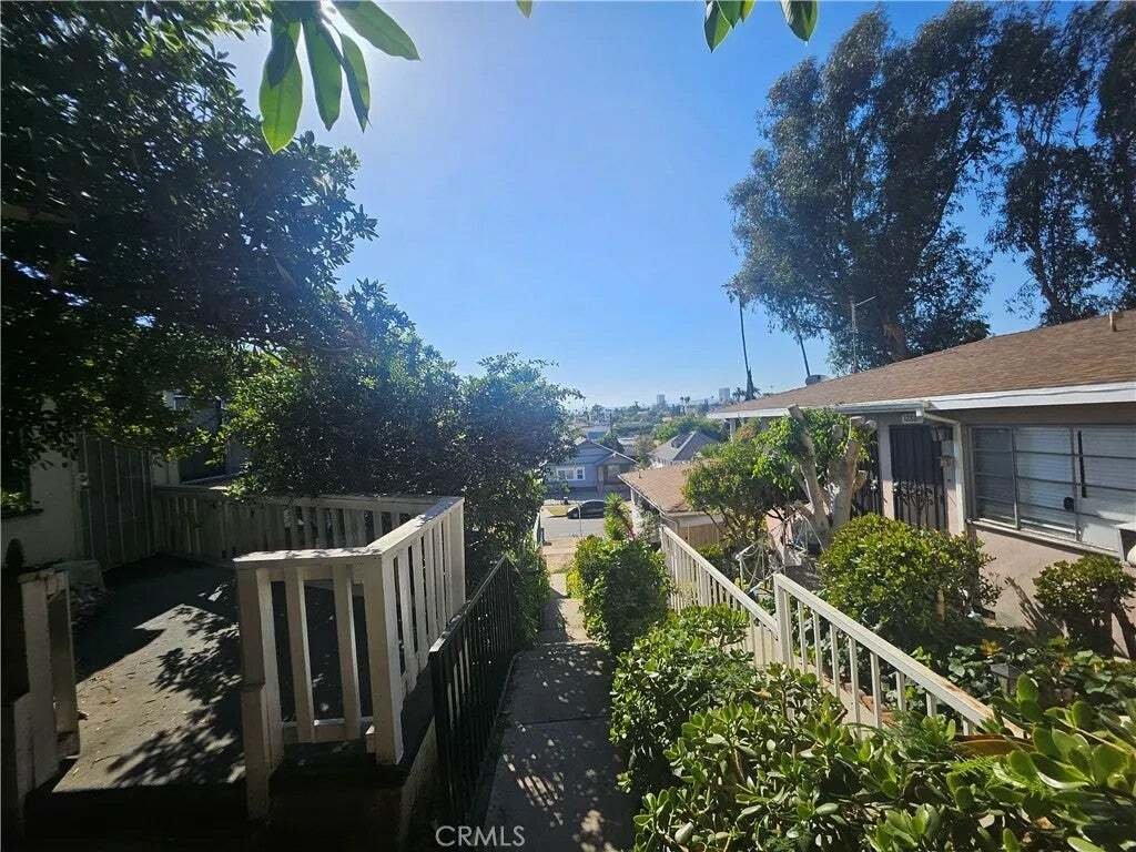 Los Angeles, California, United States 4 - 18934656