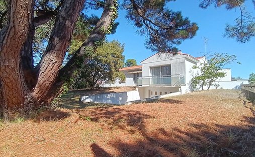Villa in Arrondissement of Les Sables-d'Olonne, Pays de la Loire, France 1