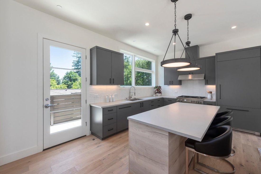 Menlo Park, California, United States 5 - 18933927
