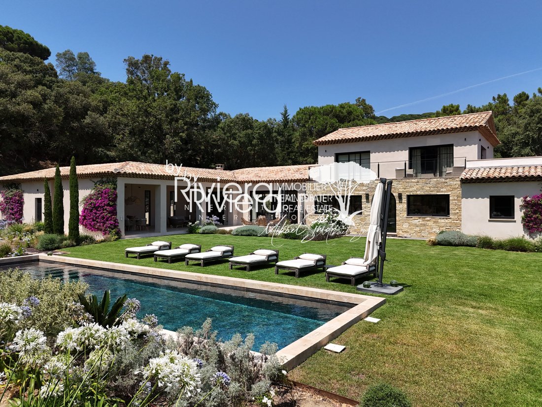 Estate in La Croix-Valmer, Provence-Alpes-Côte d'Azur, France 1 - 18931997
