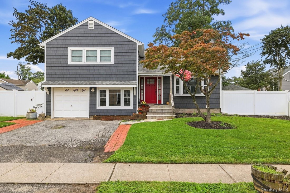 House in Lindenhurst, New York, United States 1 - 18935591