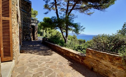 House in Nord Est, Bormes-les-Mimosas, France 1