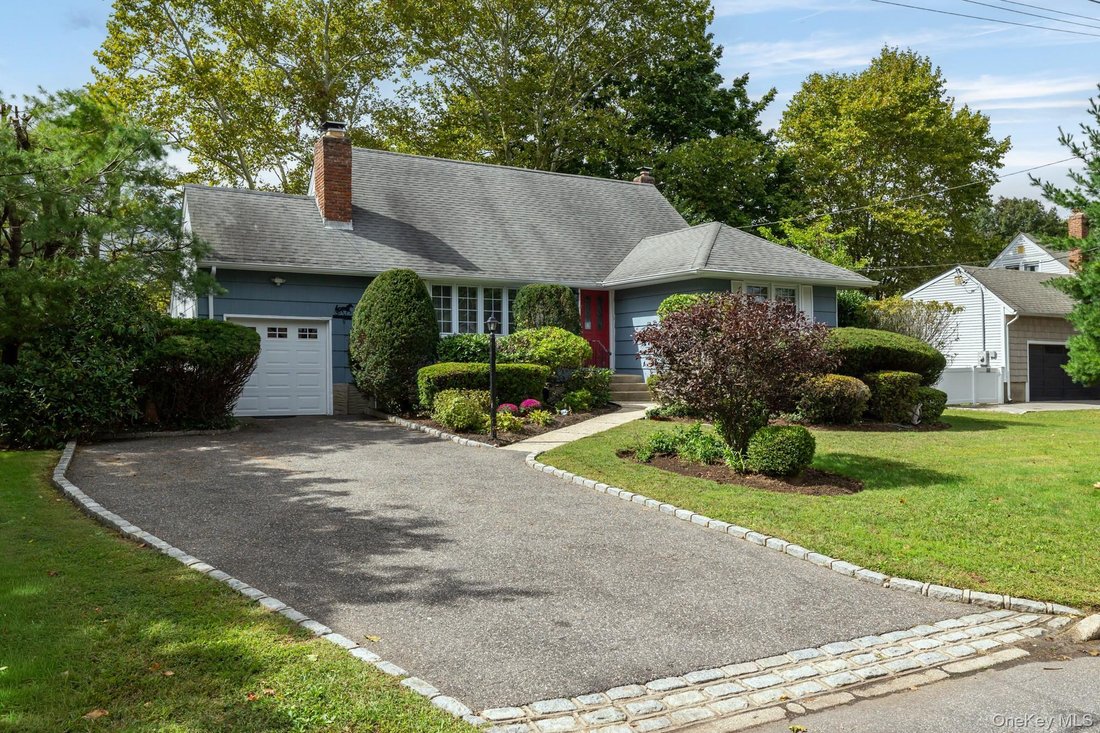House in West Babylon, New York, United States 1 - 18935606