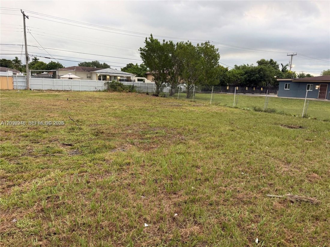 Land in Hialeah, Florida, United States 5 - 18936305