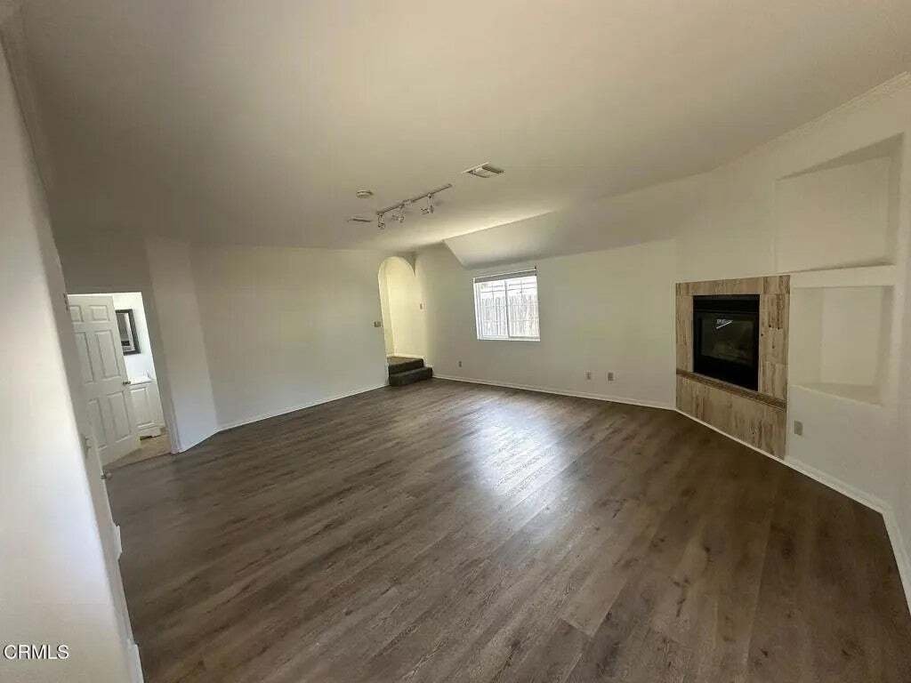 Thousand Oaks, California, United States 3 - 18934680