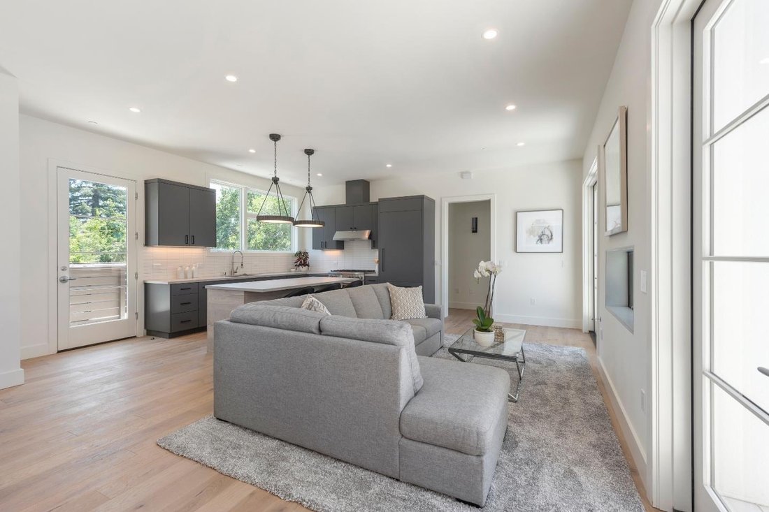 Menlo Park, California, United States 3 - 18933927