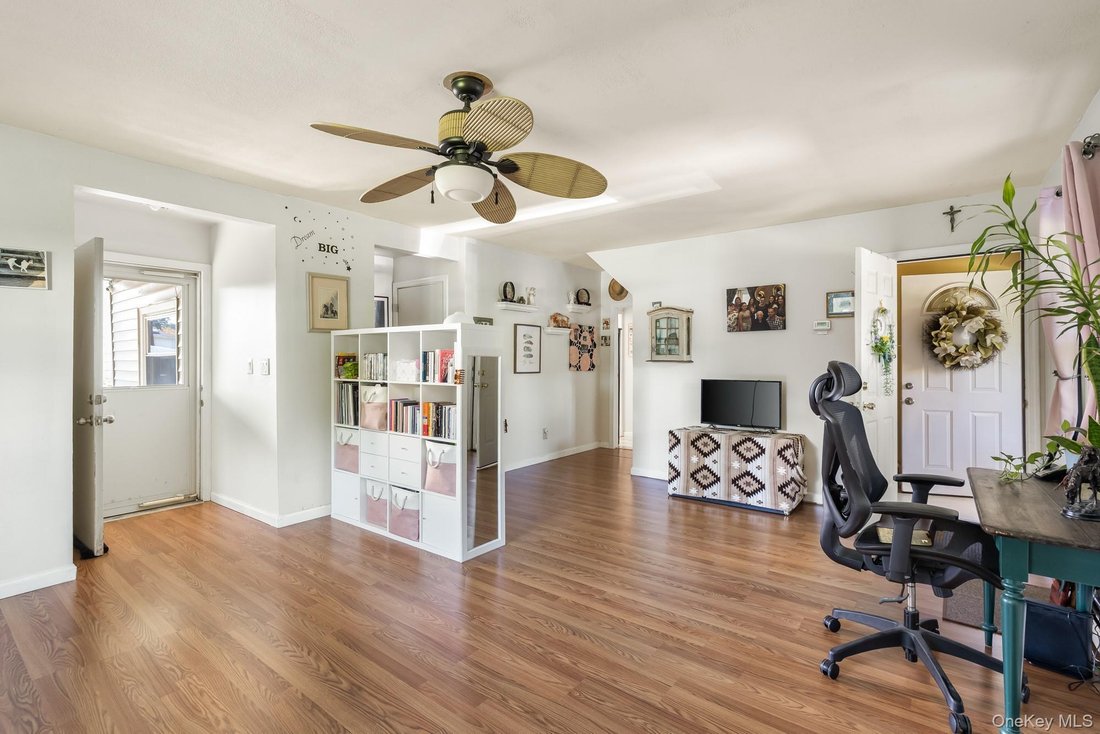 House in Lindenhurst, New York, United States 4 - 18935599