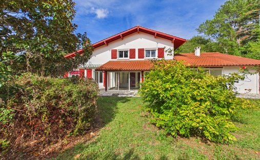 Villa in Ahetze, Nouvelle-Aquitaine, France 1