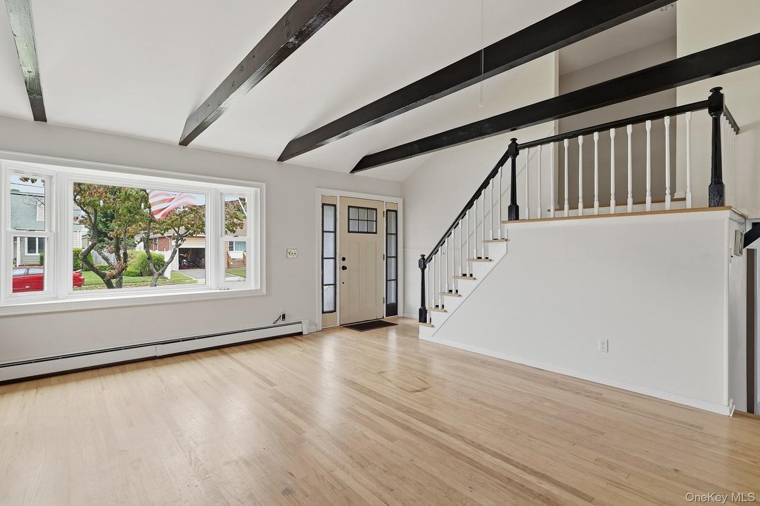 House in Lindenhurst, New York, United States 5 - 18935591