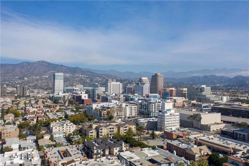 Glendale, California, United States 4 - 18934639